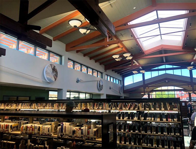Interior photo of Hillcrest Mission Hills Public Library